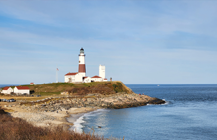 Photo of lighthouse on the coast